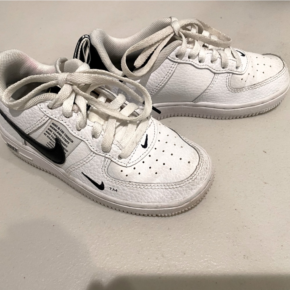 Nike sneakers Size 11!